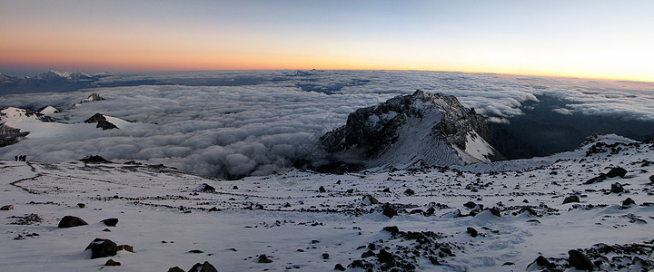 安第斯山脉美丽的山地风景顶峰远足首脑登山全景荒野天空冰川旅行山顶图片