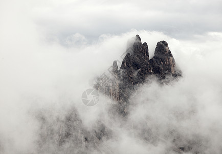 多洛米特冒险编队旅行地形顶峰石灰石荒野风暴风景悬崖图片