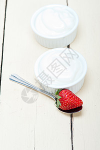 希腊有机酸奶和草莓乳制品乡村水果营养勺子奶油薄荷旋转浆果饮食图片