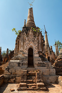 缅甸古老佛教寺庙的废墟历史吸引力建筑学蓝色宝塔艺术精神镶嵌纪念碑地标图片