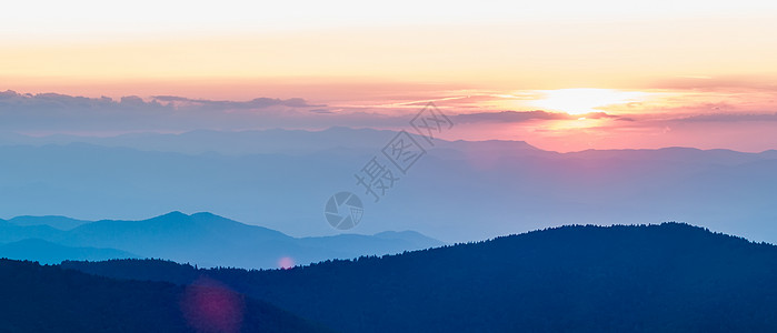 山上或北卡罗莱纳环境场景旅行薄雾公园橙子地平线阳光日出太阳图片