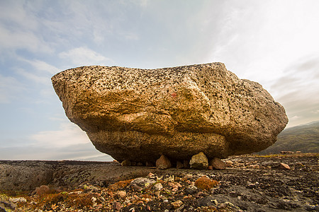 北极的塞塔岩石历史旅游考古学远足爬坡教派自由游客石头悬崖图片
