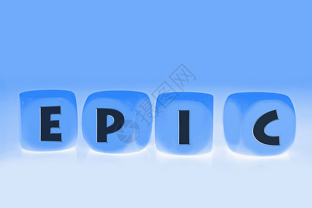 立方体上的单词 Epic正方形骰子英勇史诗生命图片