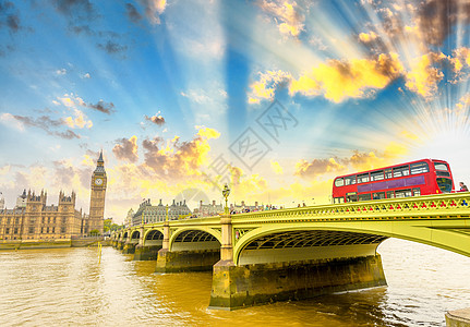 英国伦敦的大本和红双层双层巨人历史公共汽车议会旅行首都建筑旅游红色地标国家图片