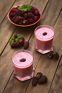 黑莓奶昔牛奶奶油状奶油早餐食物液体酸奶浆果果汁甜点图片
