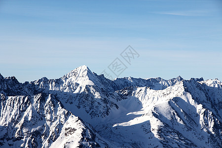 冬季山区滑雪天空爬坡胜地风景单板高山岩石全景冰川图片