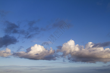 蓝色天空背景 有云云风景水分白色美丽阳光沉淀季节性多云晴天云景图片