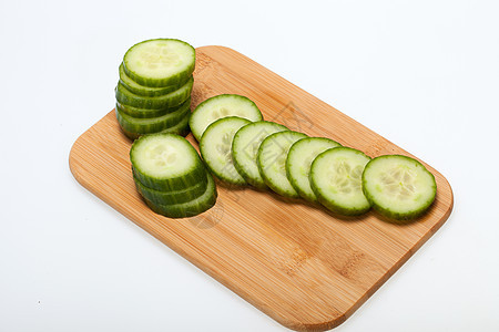 在白色背景上孤立的绿黄瓜种子宏观食物营养厨房饮食果皮水果午餐背光图片