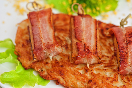 牛肉肉和培根土豆猪肉餐厅香菜午餐蔬菜羊肉牛肉洋葱沙拉图片