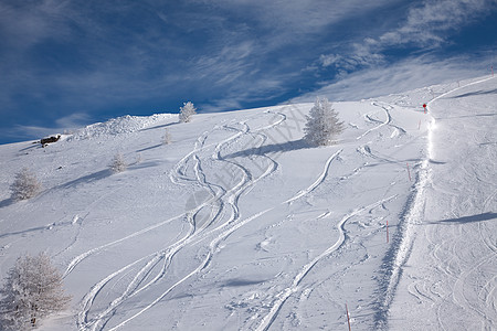 滑雪斜坡滑雪板痕迹爬坡活动运动荒野休闲越野踪迹娱乐图片