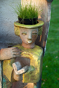 以女性头部为形式的花盆荒地公园花园阳台生长园艺草本植物房子风格石头图片