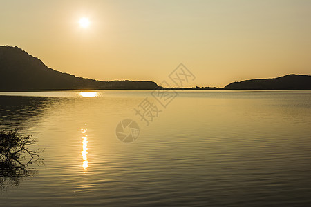 湖面日落波纹海岸天际地平线阳光晴天支撑太阳反射墙纸图片