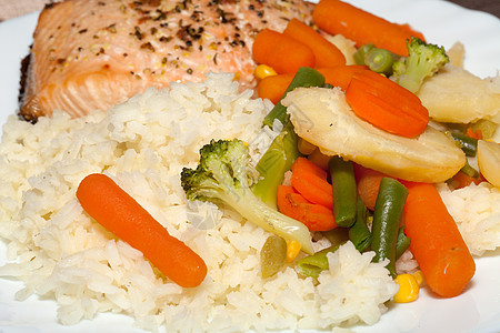 健康饮食 蔬菜鲑鱼和蔬菜海鲜牛扒土豆鱼片辣椒午餐用餐营养烧烤胡椒图片