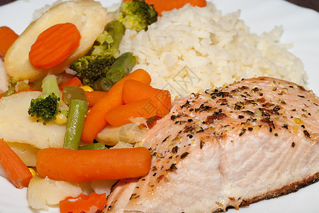 健康饮食 蔬菜鲑鱼和蔬菜烧烤餐厅美食鱼片盘子午餐胡椒牛扒海鲜柠檬图片