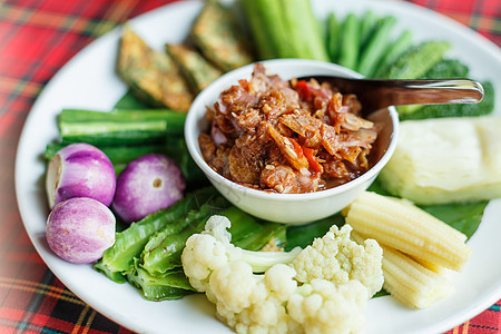 传统泰国混合辣酱或以泰语命名的Nam Prik与m知名度学习蔬菜午餐服务文化烹饪送货棕榈香料图片