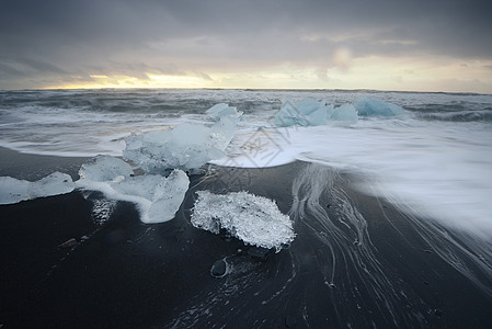 冰山海滩黑色火山气候天空海洋冰川白色海浪蓝色旅行背景图片