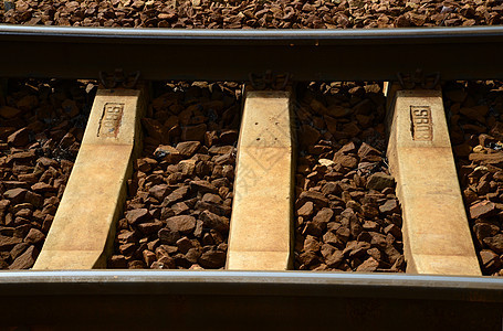 旧铁路轨道火车基础设施旅行金属过境轨枕碎石后勤运输灰色图片