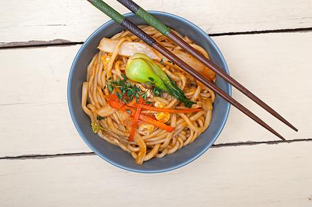 手拉拉面拉伸盘子用餐筷子文化蓝色饮食小吃面条洋葱图片