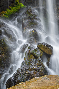 库赫富卢特瀑布溪流石头岩石场景环境公园荒野旅行森林叶子图片