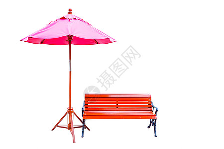 公园长椅和大多彩的雨伞 孤立在白后腹骨上图片