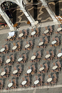 威尼斯  圣马可广场 许多咖啡厅之一地标广场鸽子正方形天线玩家音乐家时间建筑学人群图片