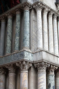 圣马克大教堂入口处的威尼斯大理石柱拱廊大教堂首都历史柱廊故事雕塑书信体视觉柱子图片