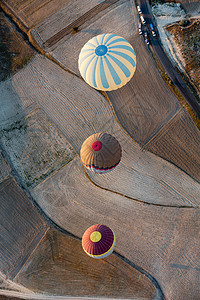 土耳其卡帕多西亚 卡帕多西亚最大的旅游景点 日出时气球飞行丘陵地标篮子风袋闲暇场景烟囱岩石火山景观图片