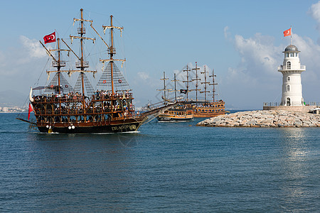 土耳其艾伦亚的古老帆船乘远洋出海旅游全景航行海岸线海滩假期血管国家海景天空游客图片