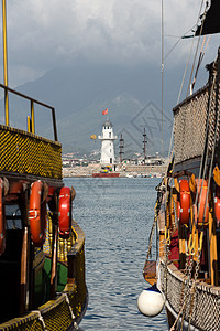 土耳其艾伦亚港的旧帆船和灯塔号码头蓝色游客旅行海景血管假期旅游城堡游艇图片