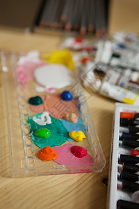 乱七八糟的水彩特写 背景艺术颜料盒水粉调色板工艺学校画家绘画风格纱布图片