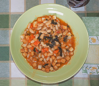 Ribollita 托斯卡纳汤园艺豆子素食美食洋葱食物蔬菜营养面包图片