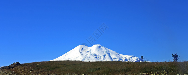 埃尔布勒斯山是欧洲最高峰峰图片