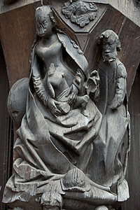 房子墙壁上的木制雕塑 法国图拉因旅游鸡蛋花地标建筑学艺术城市帖子雕像雕刻正方形图片