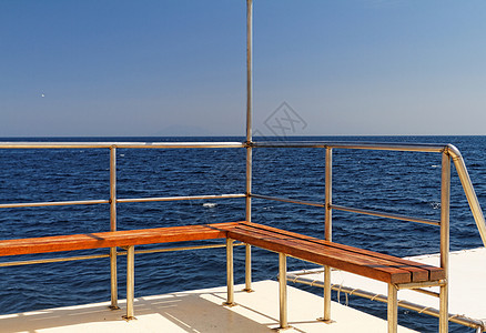 船甲板货物旅游运输港口天空海洋长椅晴天海岸航行图片