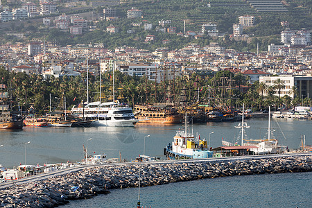 旧港口的城堡风景 土耳其艾伦亚防御堡垒历史旗帜血管旅游地标建筑学天空城市图片