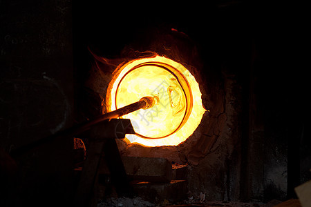 玻璃吹光工艺烧伤温度手工管子火焰治疗工厂持有者烤箱红色图片