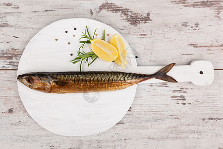 熏鳄鱼切菜板鲭鱼砧板动物烹饪熏制草药水平活力柠檬图片