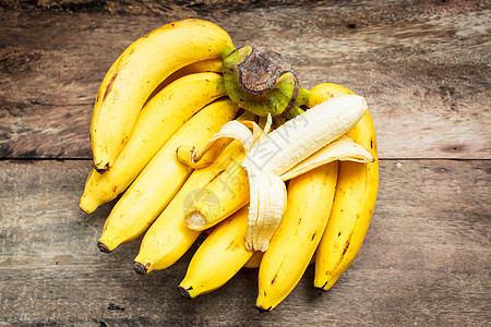 一堆香蕉剪裁甜点饮食热带小路皮肤小吃水果早餐团体图片