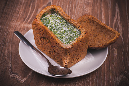 东欧的汤 面包中的奥克罗什卡图片