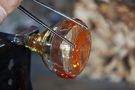 玻璃吹风机小心制作产品工具鼓风机工厂学位工艺花瓶男人制作者烤箱演员图片