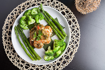 与Asparagus一起的虾Scampi化合物美食香菜烹饪宏观蔬菜胡椒海鲜餐厅午餐图片