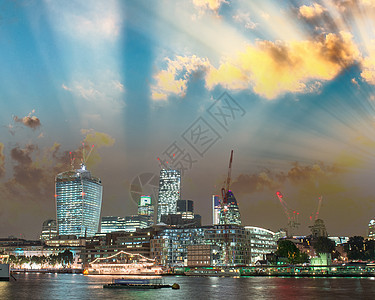 伦敦市商业中心摩天大楼金融天空景观蓝色商业旅游王国工作旅行天际图片
