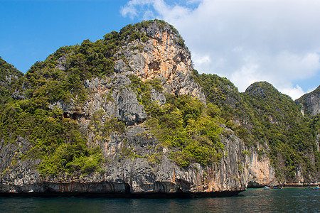 泰国Phi Phi Leh岛悬崖海岸绿色风景海洋旅行天空海浪天堂岩石图片