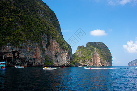 泰国Phi Phi Leh岛热带海岸风景海洋悬崖天空绿色天堂旅行岩石图片