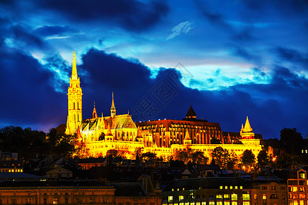 与马提亚斯教堂的老布达佩斯旅行旅游首都堡垒地标城市天空建筑爬坡建筑学图片