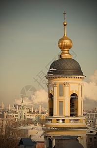 东正教寺庙的多米 斯皮尔和贝尔塔尖塔蓝色首都宗教建筑学天空图片