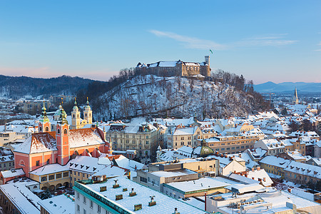 卢布尔雅那冬天的全景 斯洛文尼亚 欧洲森林天线城堡历史性景观景点地标目的地街道教会图片