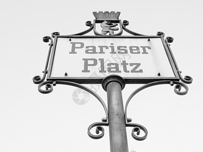 巴黎普拉兹标志广场黑色体重白色街道图片