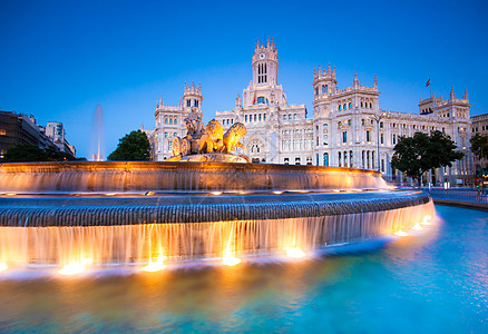 西班牙马德里市Cibeles广场文化喷泉办公室通讯国家蓝色历史性地标历史跑步图片