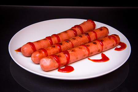 香肠加番茄酱营养猪肉牛肉热狗美食饮食午餐盘子烹饪火腿图片
